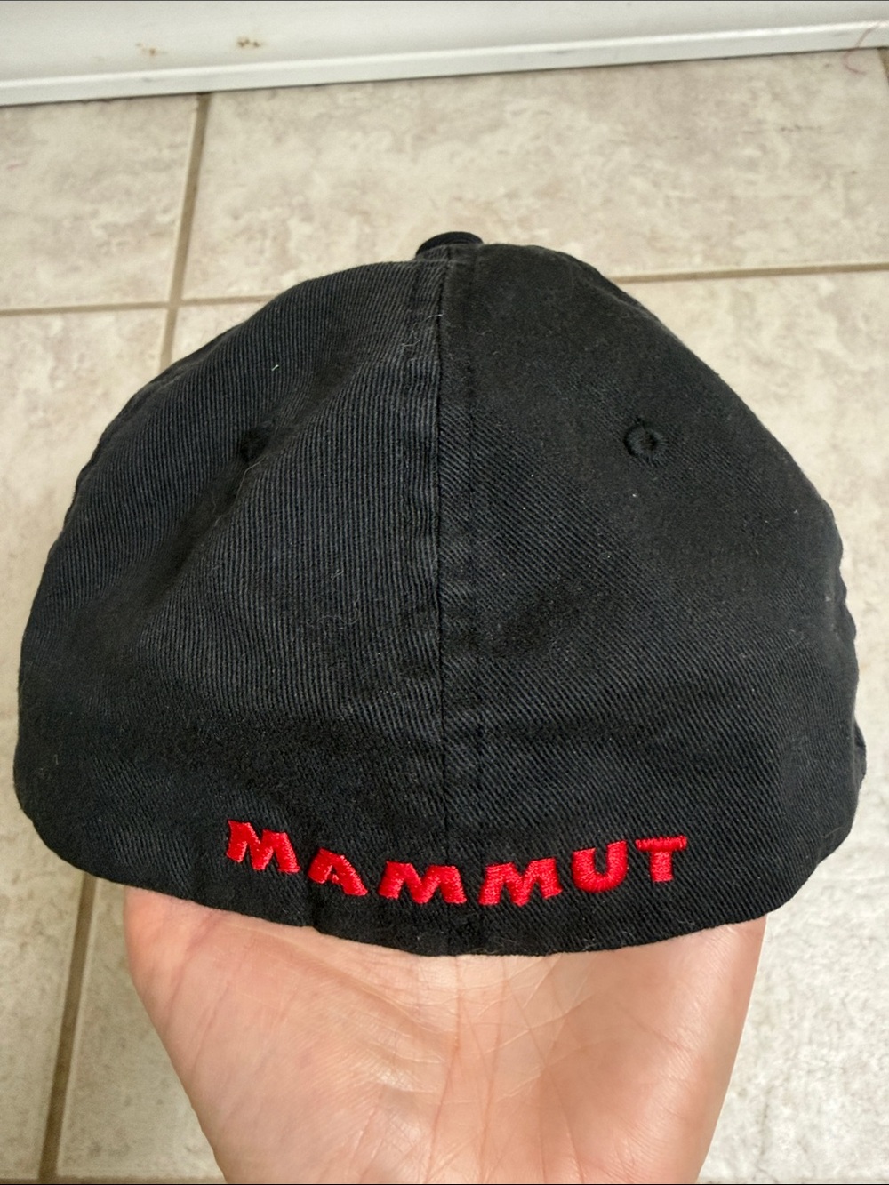 Mammut Hat Flexfit Stretch Baseball Cap Black Red Mammoth Logo L-XL Unisex - Picture 5 of 12
